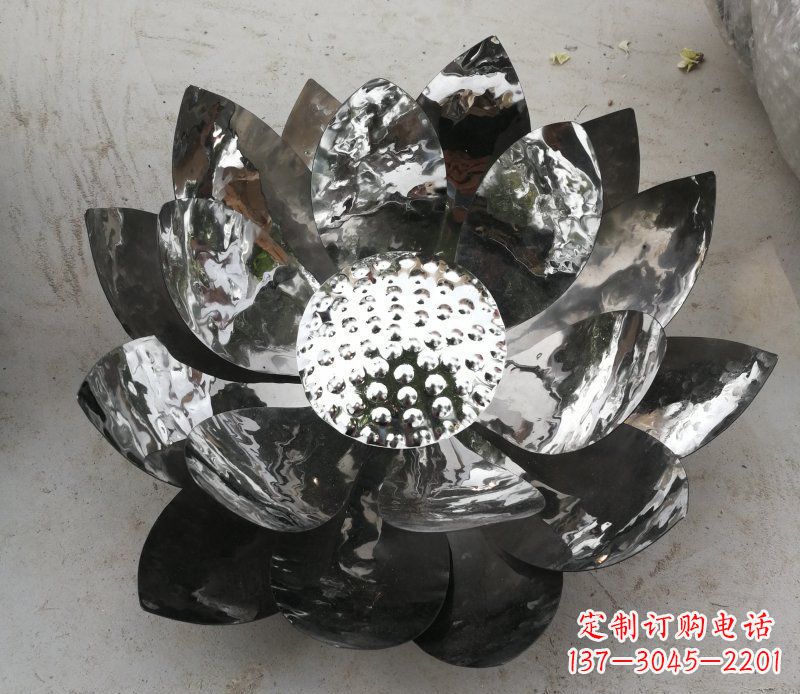 淄博不锈钢镜面的荷花雕塑——彰显美丽与恬静