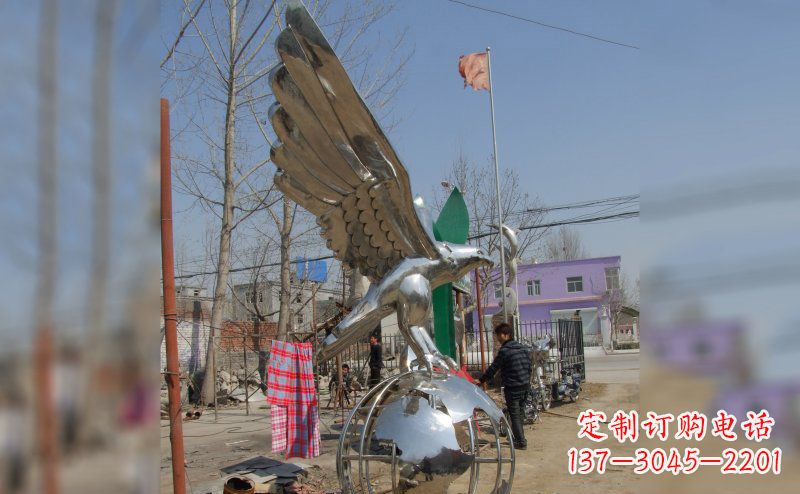 淄博不锈钢老鹰雕塑象征力量与美丽