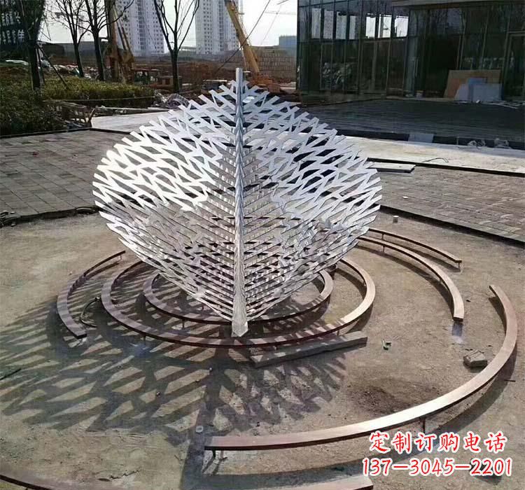 淄博不锈钢镂空树叶雕塑——给环境带来美丽