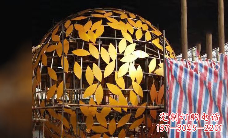 淄博不锈钢镂空树叶雕塑——精美绝伦