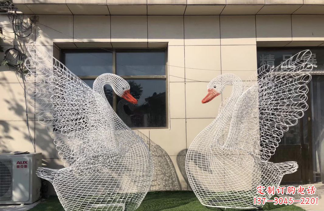 淄博不锈钢镂空天鹅雕塑象征着美丽的永恒