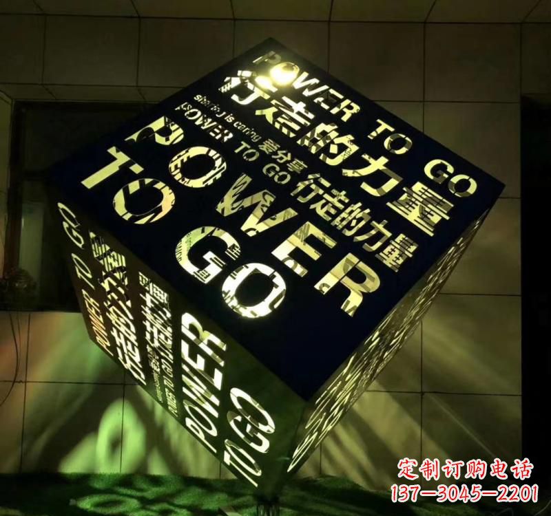 淄博不锈钢材质的魔方雕塑精致的艺术设计