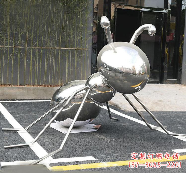 淄博不锈钢蚂蚁雕塑象征着勤劳与坚毅