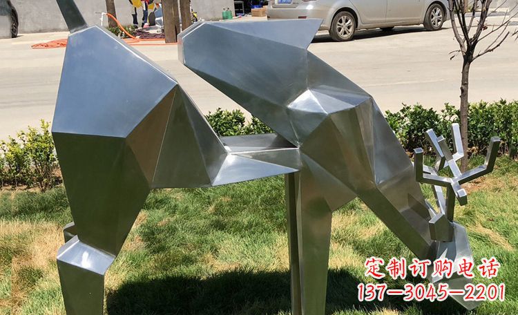 淄博不锈钢梅花鹿雕塑给公园带来美丽风景