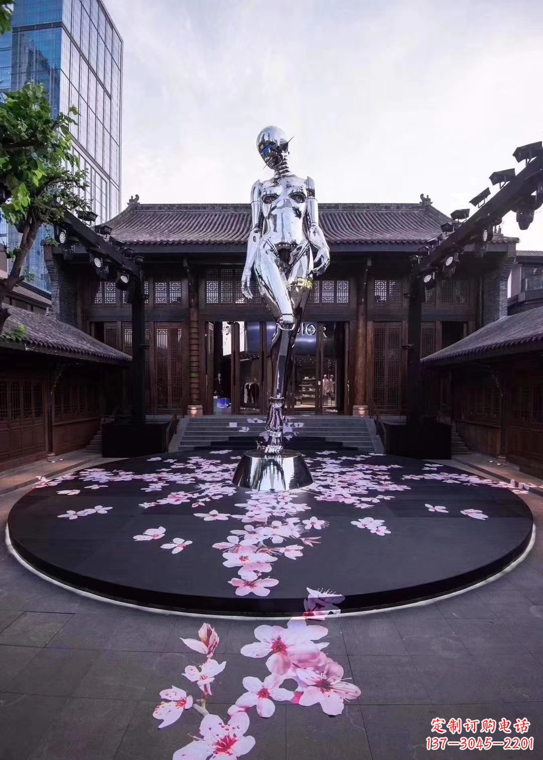 淄博美女雕塑点亮城市之美