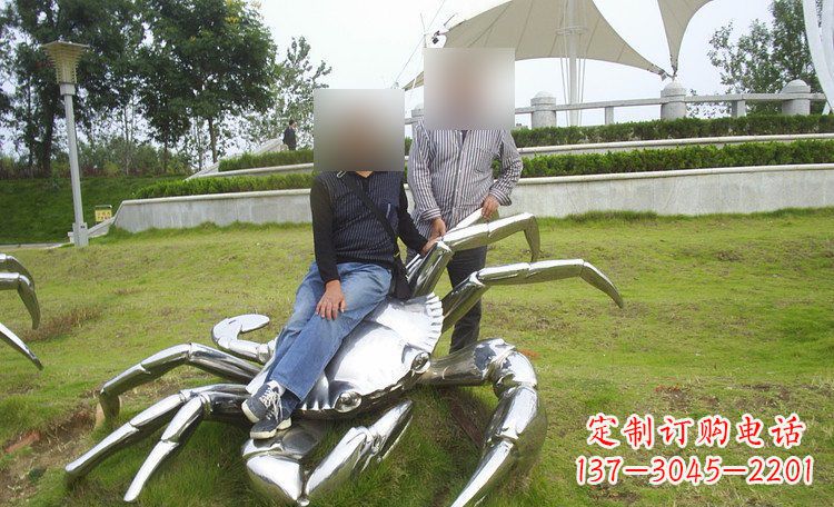 淄博不锈钢螃蟹雕塑艺术美化公园环境
