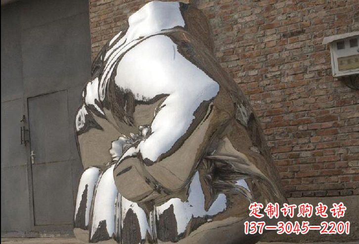 淄博不锈钢拳头雕塑给人以力量的象征