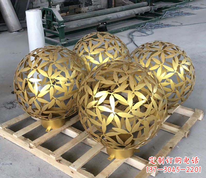 淄博不锈钢树叶镂空球的美妙景观