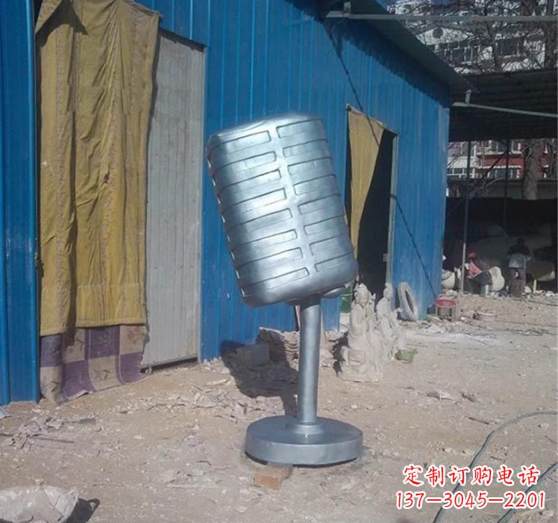 淄博不锈钢艺术话筒雕塑——传承精神文化