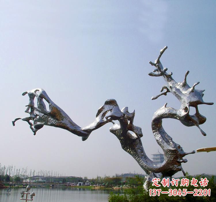 淄博不锈钢水滴雕塑体现自然之美
