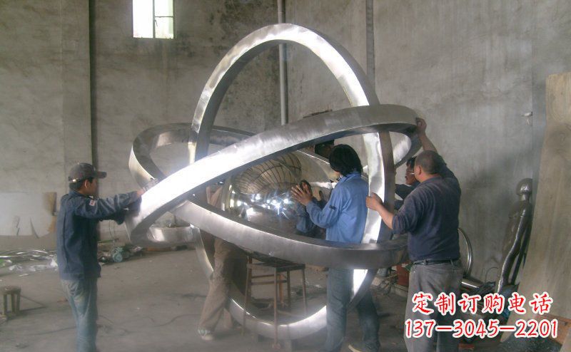 淄博不锈钢圆环雕塑——艺术之美