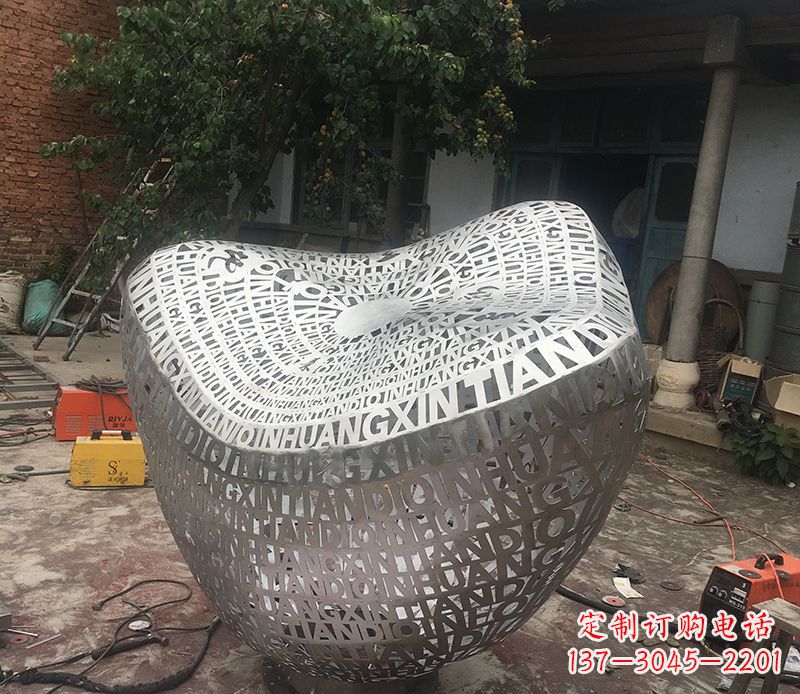 淄博不锈钢元宝雕塑精美外形与精美文化