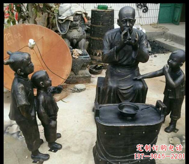 淄博糖果街上的铜雕精灵