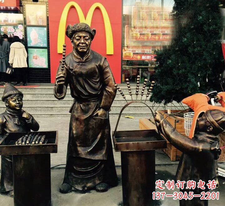 淄博步行街上的糖葫芦铜雕