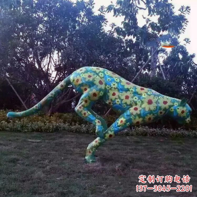 淄博玻璃钢彩绘豹子雕塑艺术与自然的完美结合