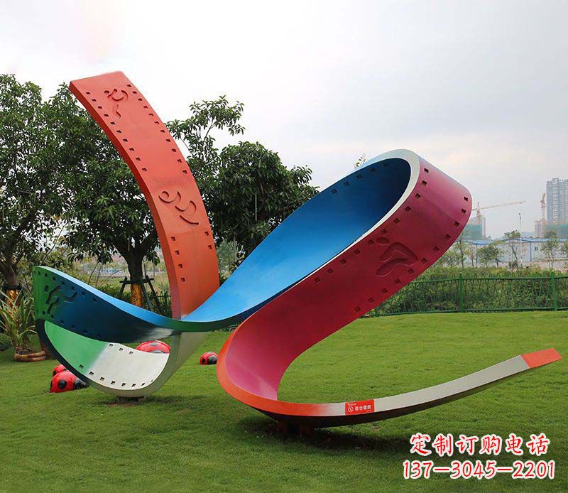 淄博动态彩色不锈钢胶卷雕塑