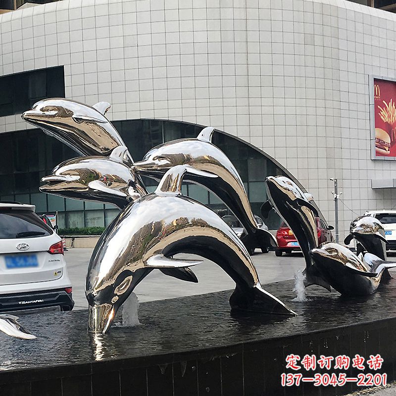 淄博海豚雕塑点亮城市商场的不锈钢镜面水景