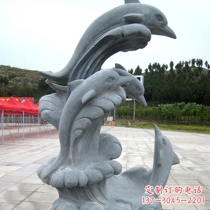 淄博海豚雕塑凝聚着美丽与动感