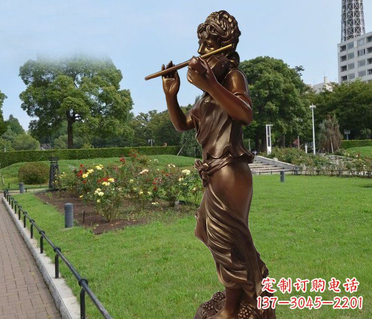 淄博美女雕塑把美景变成静物