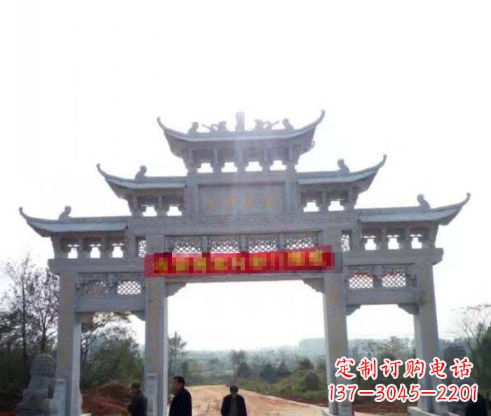 淄博三门石雕牌楼古老而精美的雕塑