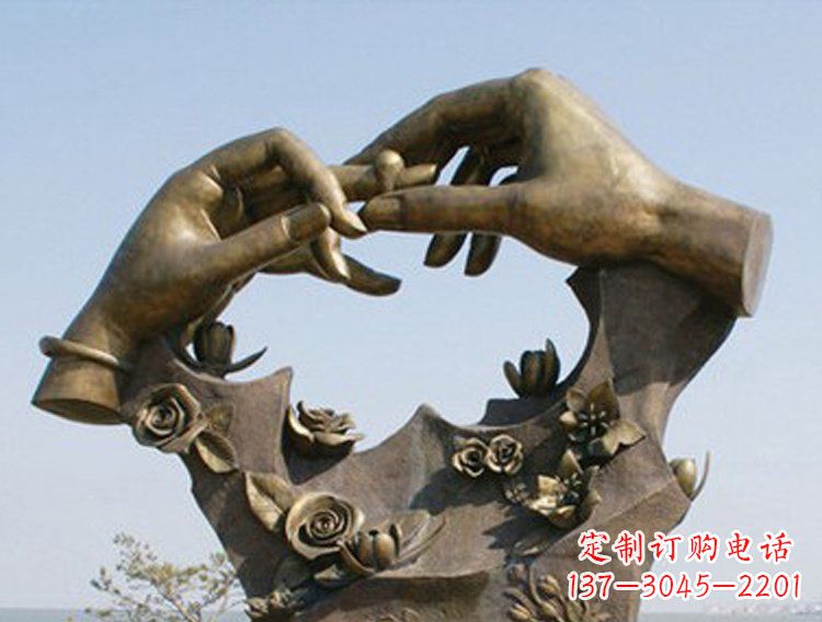 淄博戴戒指的手铜雕