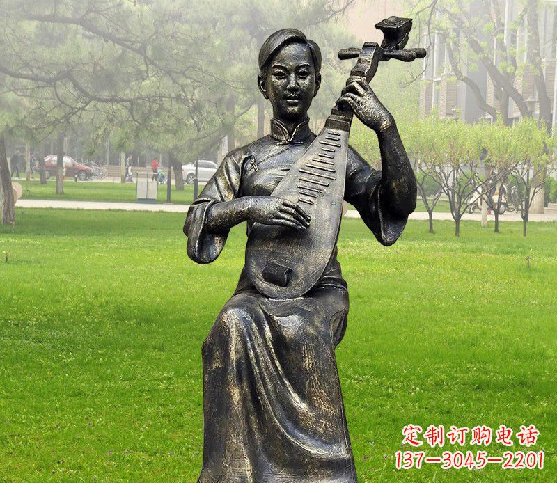 淄博弹琵琶的人物铜雕塑
