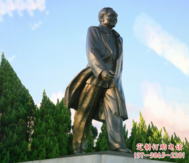 淄博邓小平广场伟人铜雕