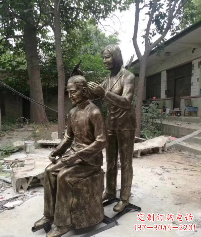 淄博纪念母亲的传统铜雕梳头人物