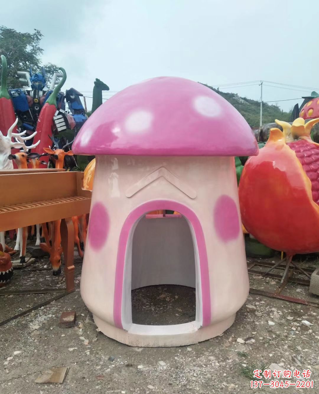 淄博精致彩绘蘑菇屋雕塑