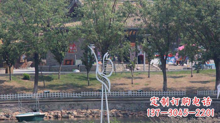 淄博融合瑞雪灵羽，灵灯晶莹不锈钢仙鹤雕塑