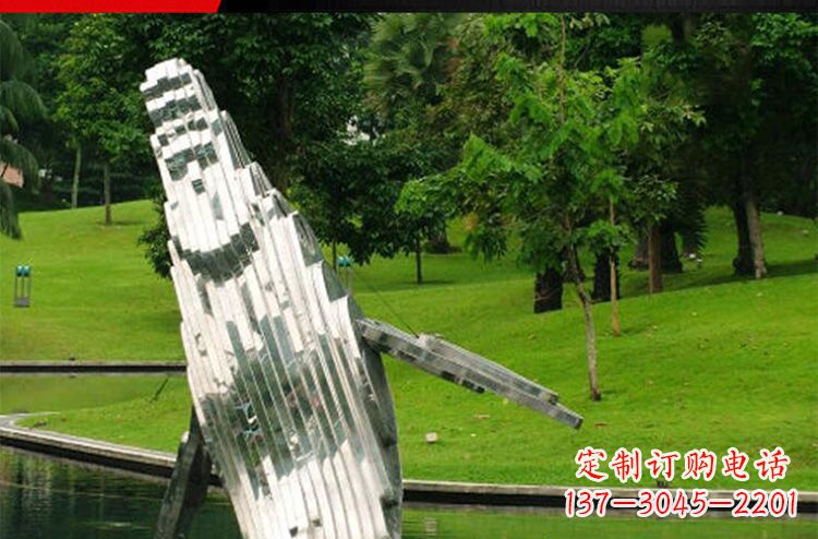 淄博温馨活泼的不锈钢动物企鹅雕塑
