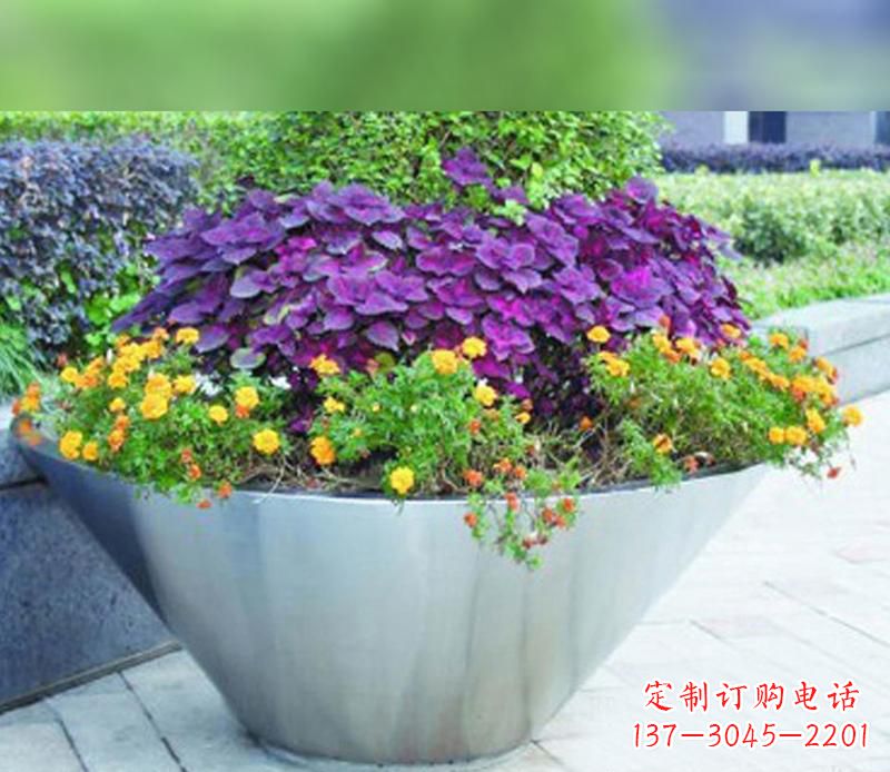 淄博中领雕塑精致无比的花盆雕塑