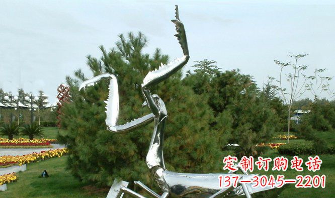 淄博优雅大气的不锈钢螳螂雕塑
