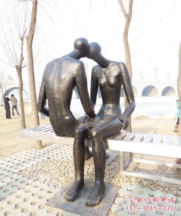 淄博公园抽象亲吻的情侣景观铜雕