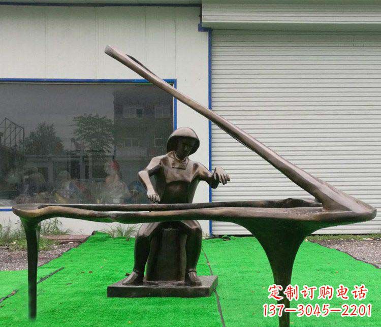 淄博公园弹钢琴的抽象人物小品铜雕