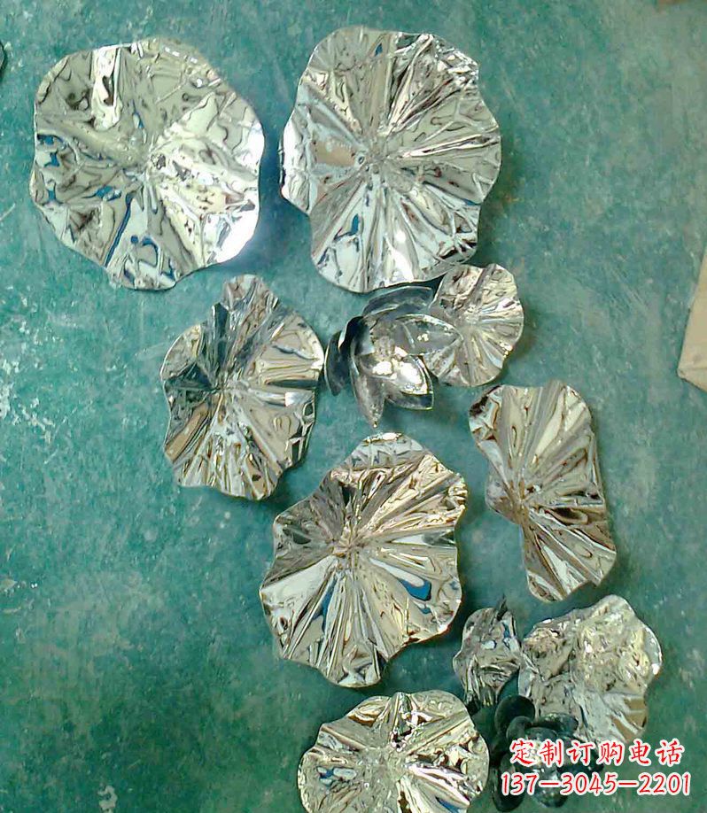 淄博精致锻铜荷叶造型雕塑