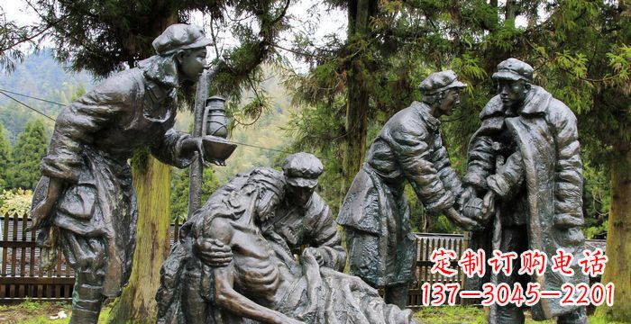 淄博公园救人的红军小品铜雕