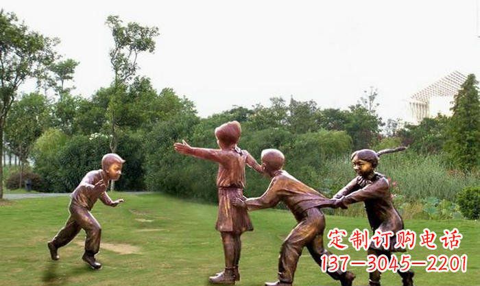 淄博风格多变的老鹰雕塑