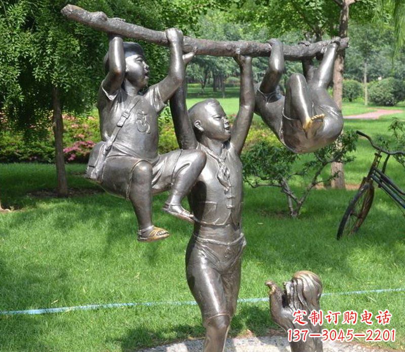 淄博捉着树枝玩耍的小孩铜雕