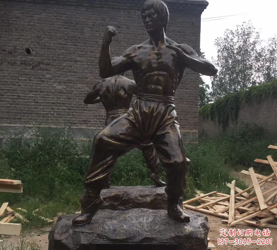 淄博令人叹为观止的李小龙铜雕