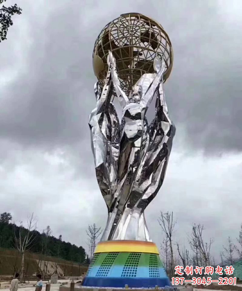 淄博广场不锈钢抽象手托地球雕塑