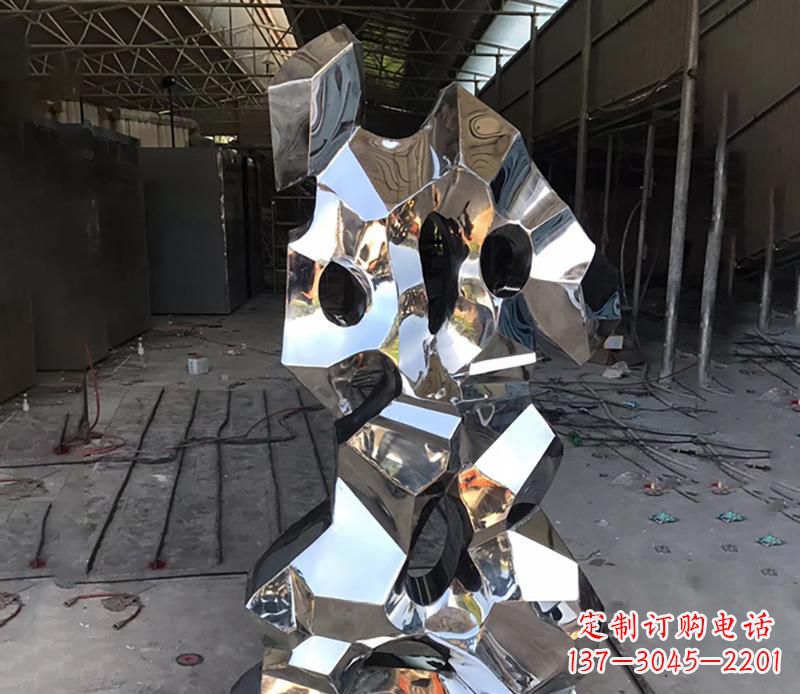 淄博别具匠心的太湖石雕塑