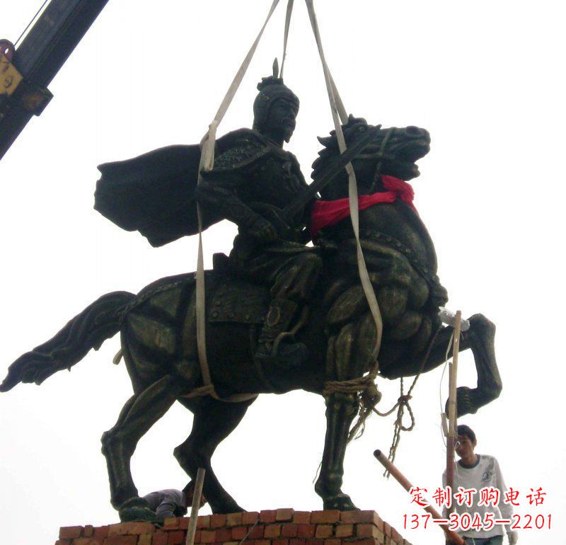 淄博广场古代骑马的将军景观铜雕