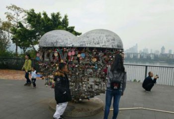 淄博不锈钢英文字母镂空景观雕塑
