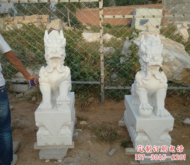淄博汉白玉踩球麒麟门口镇宅招财石雕