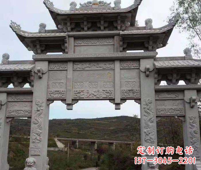 淄博地标性的三门石雕牌坊