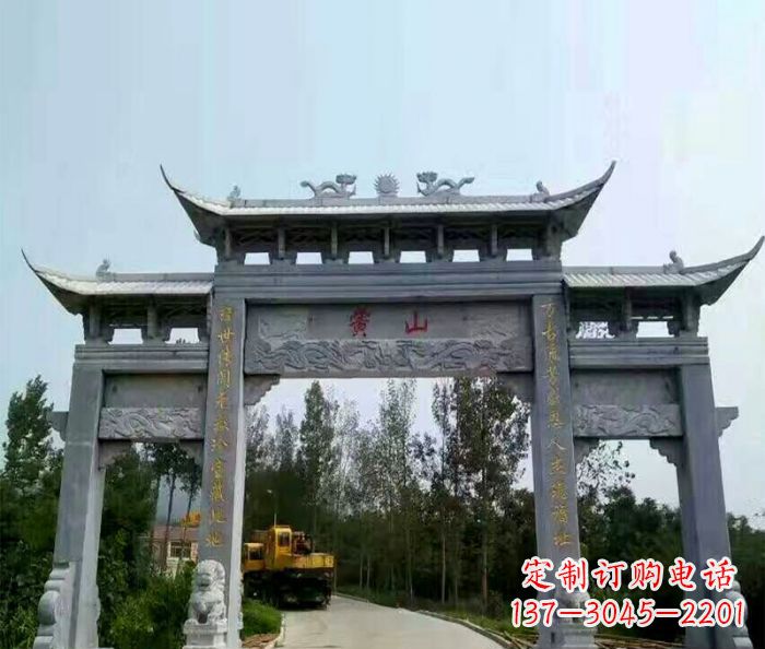 淄博景区三门石雕牌楼,是一种典型的古典建筑风…