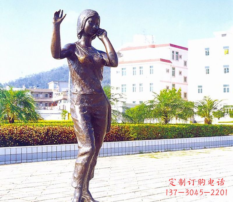 淄博美女打电话广场景观铜雕