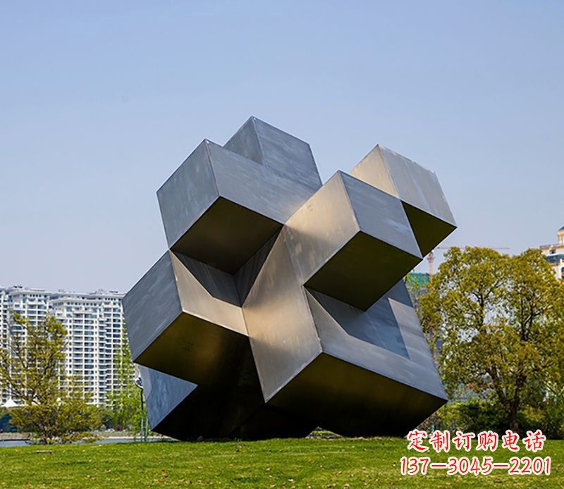 淄博童年回忆,用魔方不锈钢雕塑激发梦想