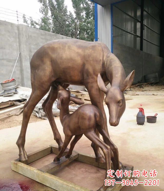 淄博母子鹿公园动物铜雕——精美绝伦